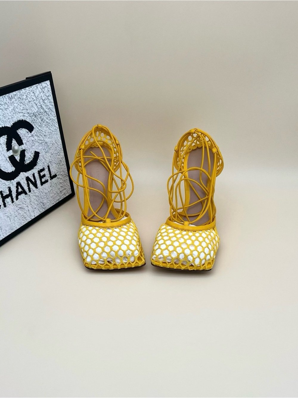 🚩steal Bottega Veneta Yellow Lace-Up Mesh Heels - Picture 2 of 6
